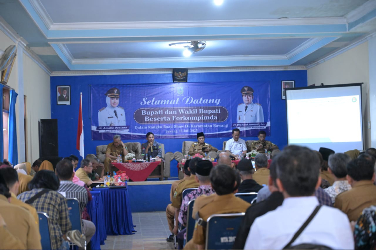 Wakil Bupati Banjarnegara Wakhid Jumali Lc saat melakukan pengarahan terkait Koperasi Merah Putih. (FOTO: Kominfo Banjarnegara for TIMES Indonesia)
