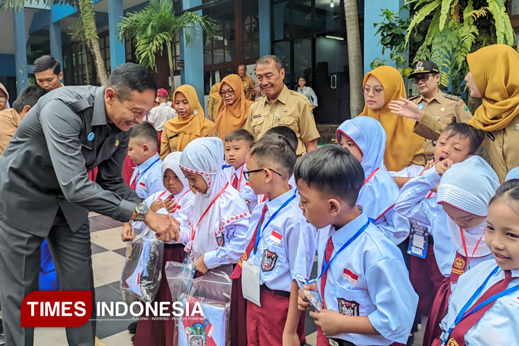 Wali-Kota-Malang-Wahyu-Hidayat-a.jpg