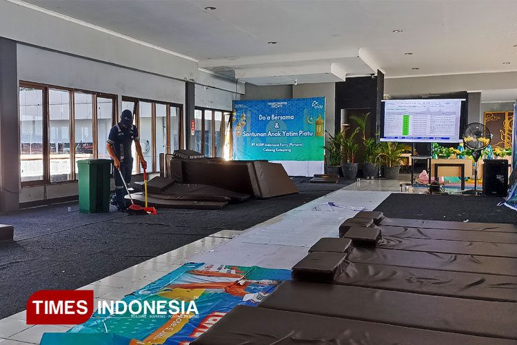 Keluarga Korban Tenggelamnya KMP Tunu Pratama Jaya Tinggalkan Posko Ketapang Banyuwangi