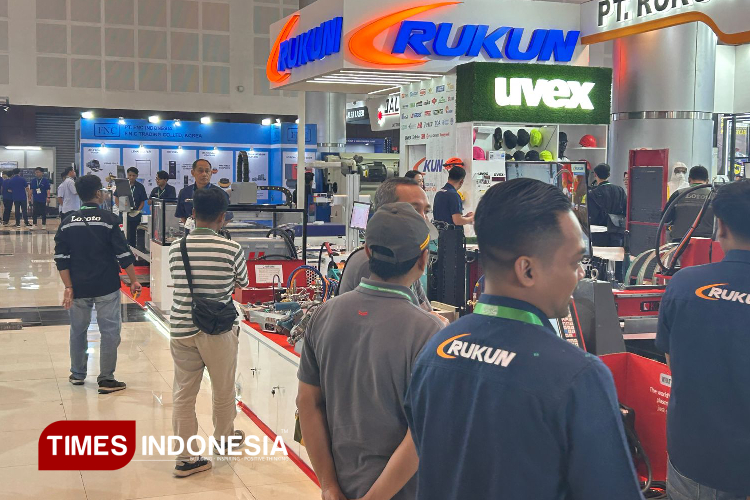 Asisten-Perekonomian-dan-Pembangunan-Sekda-Provinsi-Jawa-Timur-c.jpg