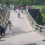 Jembatan Penghubung Tiga Desa Ambles, Pemkab Banyuwangi Bangun Jalur Darurat