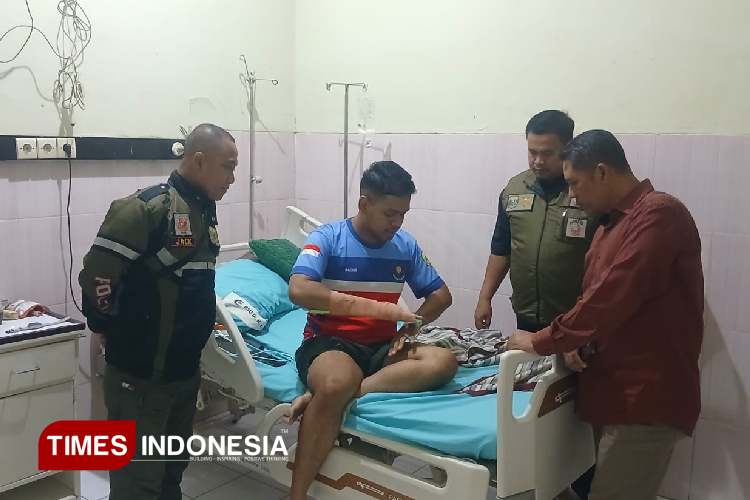 Cerita Petugas Damkar Bondowoso Digigit Ular Hijau Ekor Merah Saat Evakuasi