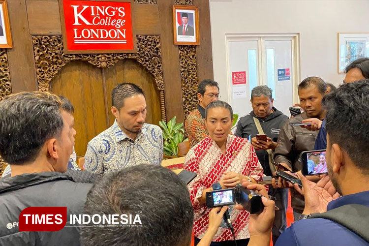 Ketua Tim, Rahayu Saraswati Djojohadikusumo, didampingi Bapak David Santoso saat konferensi pers. (FOTO: AJP TIMES Indonesia)