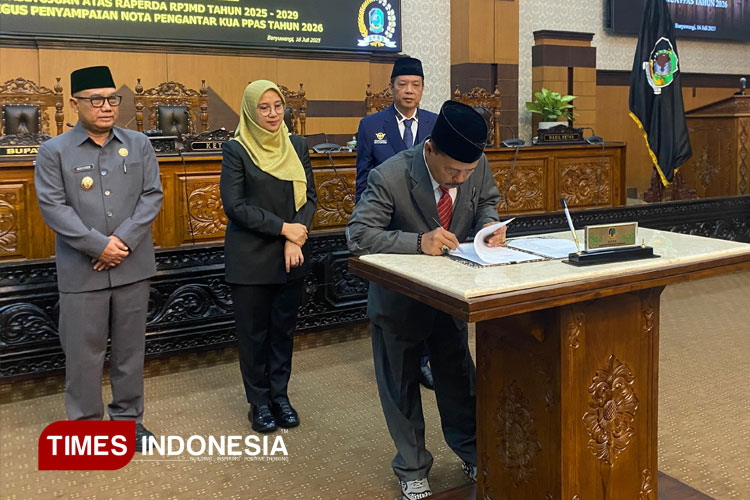 Pemkab dan DPRD Banyuwangi Sahkan Raperda RPJMD 2025-2029 Bersama Penyampaian KUA PPAS 2026