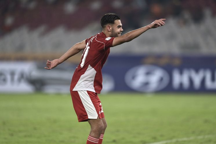 Jens Raven berselebrasi Aura Farmin usai membobol gawang Timnas U23 Brunei Darussalam dalam pertandingan penyisihan Grup A Piala AFF U-23 2025 di Stadion Utama Gelora Bung Karno, Jakarta, Selasa (15/7/2025). (ANTARA FOTO/Dhemas Reviy)