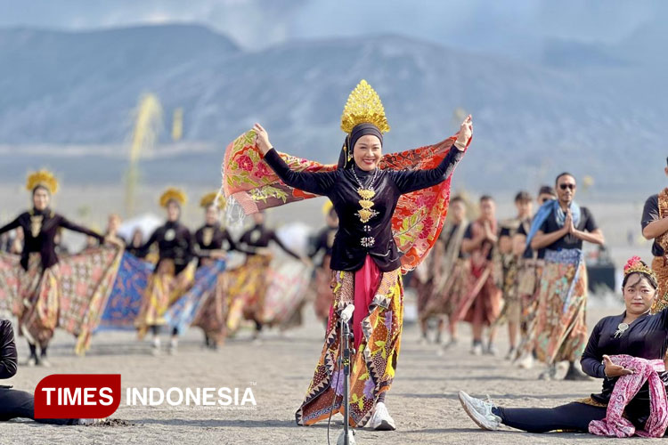 Line Dance Berbatik: Gaya Baru Promosi Batik ala Ketua Dekranasda Kota Probolinggo