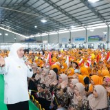 Gubernur Khofifah Serahkan Bansos Rp6,7 Miliar di Bojonegoro