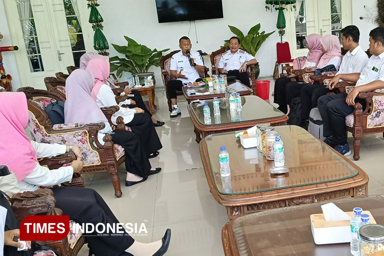 Bupati Ponorogo Minta Guru Sekolah Rakyat Jadi Teladan