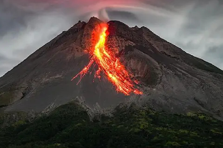 Gunung-di-Indonesia-yang-Letusannya-Menghancurkan-Dunia-D.jpg
