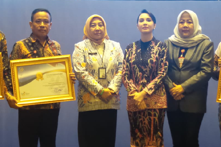 Ketua-Tim-Penggerak-PKK-Provinsi-Jatim-Arumi-Bachsin-b.jpg