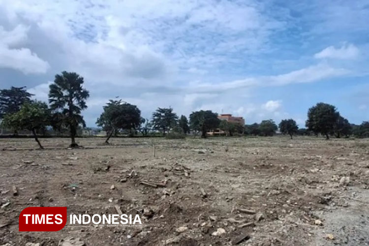 Lahan bekas pasar wisata yang sudah diratakan. (Foto: Acep Rifki Padilah/TIMES Indonesia)