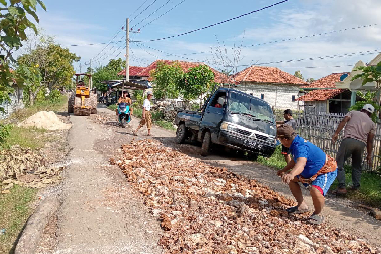 Masyarakat-Raas-bergotong-royong-C.jpg