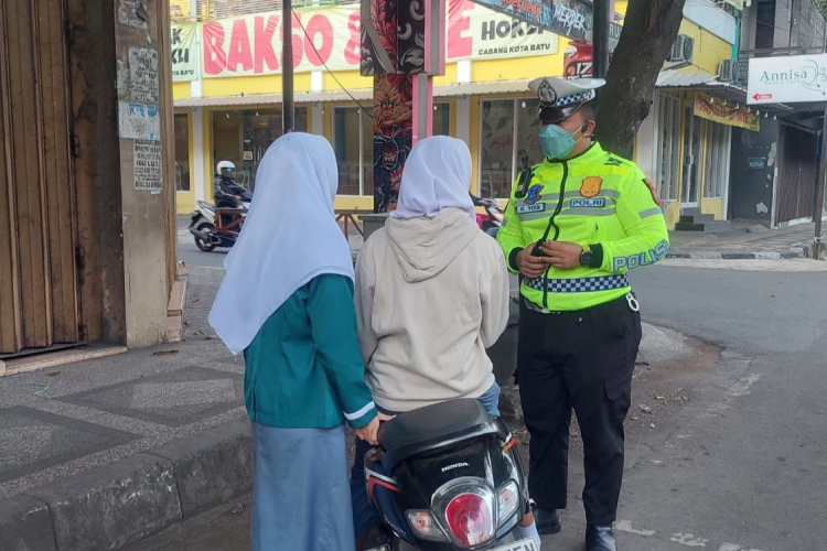Polres Malang Beri Seribu Teguran di Operasi Patuh Semeru