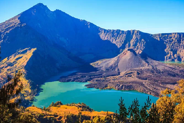 Gunung di Indonesia yang Letusannya Menghancurkan Dunia