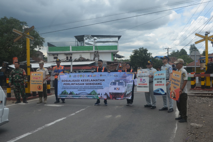 PT KAI Daop 2 Bandung Kembali Imbau Masyarakat Utamakan Keselamatan di Jalur Kereta Api