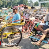 Ratusan Abang Becak Gresik dapat Perhatian