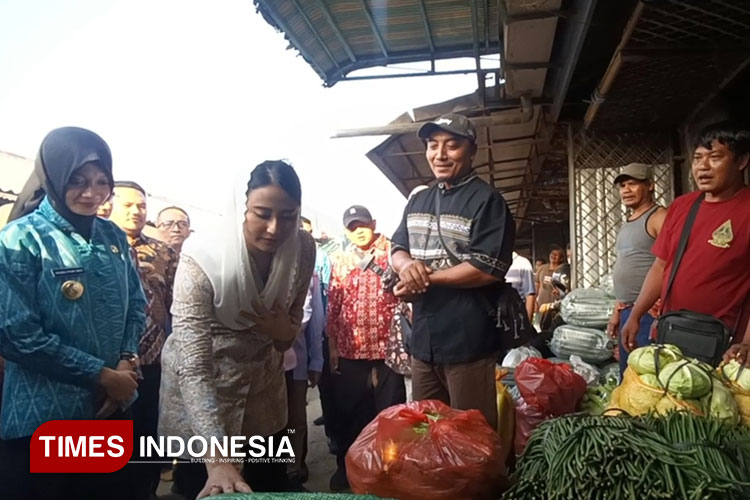 Kunjungi Pasar di Kediri, Wamen Perdagangan Dorong Adaptasi Digitalisasi