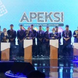 Kepala Daerah dan Ketua TP PKK Komisariat Wilayah IV APEKSI Kenakan Pakaian Khas Kota Kediri
