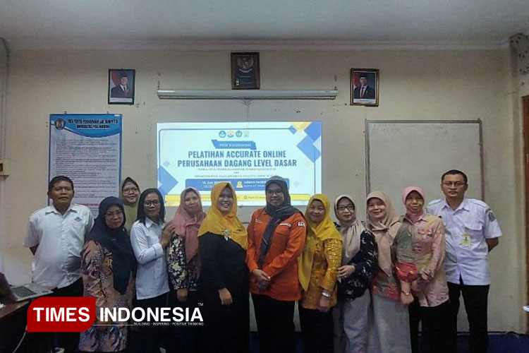 Foto bersama peserta pelatihan di Laboratorium Komputer Pendidikan Akuntansi UNIPMA. (Foto: Humas UNIPMA for TIMES Indonesia)