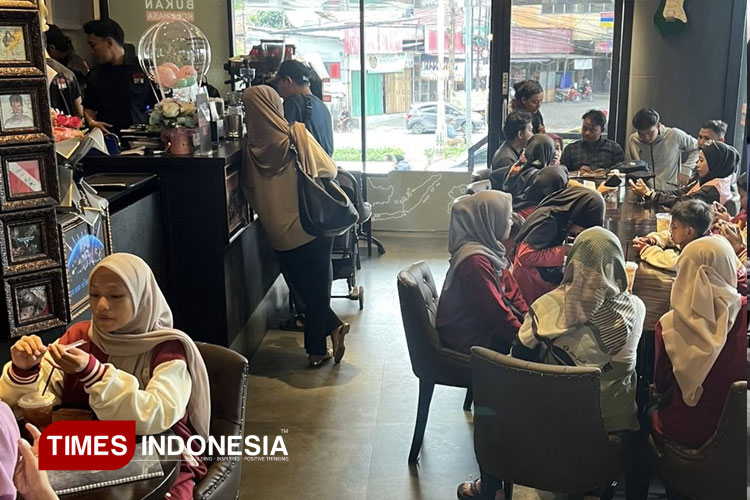 Baladewamenikmati-kopi-khas-Kopi-Dewa.jpg