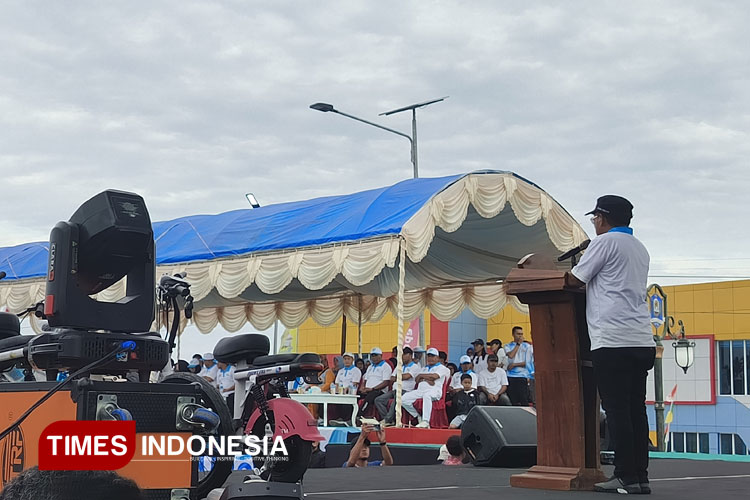 Cakalele, Soya-Soya hingga Atraksi Pukul Sapu Lidi Warnai Pembukaan Festival Morotai 2025