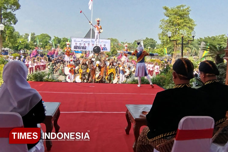 Penampilan-drumband-SMKN-1-Wonoasri.jpg