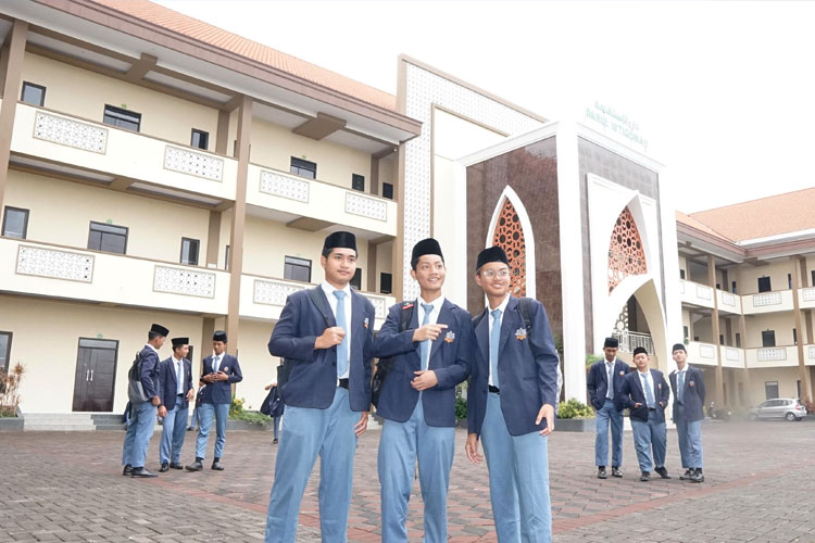 SMA Ar Rohmah Putra Malang Raih Juara Umum OSN-P 2025, Tujuh Siswa Lolos ke Tingkat Provinsi