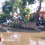 SMK YPM 8 Sidoarjo Tutup Kegiatan MPLS dengan Bersih Sungai