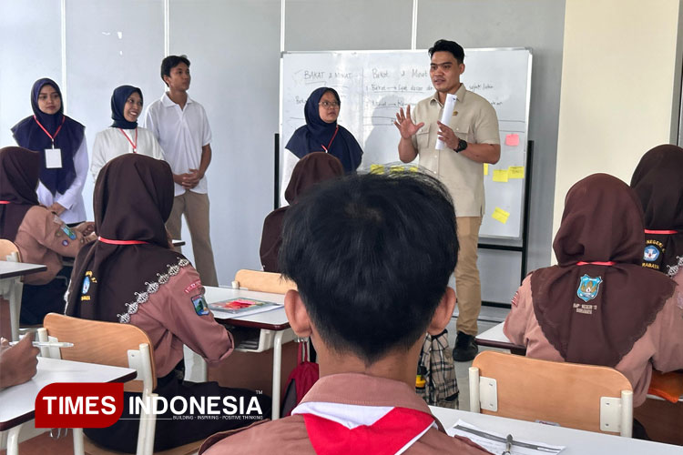 Anggota Komisi E DPRD Jatim Cahyo Harjo Pompa Semangat Siswa Sekolah Rakyat
