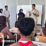 Anggota Komisi E DPRD Jatim Cahyo Harjo Pompa Semangat Siswa Sekolah Rakyat