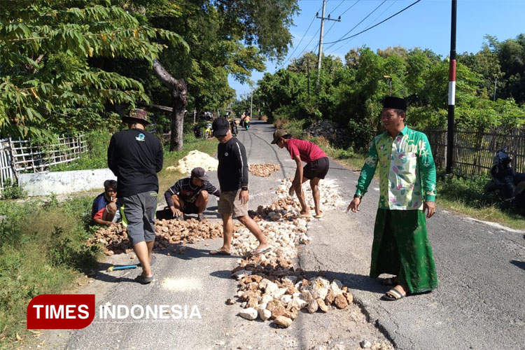 GP Ansor Bantah Tudingan Penunggang Swadaya Jalan Rusak di Raas: Ini Murni Kepedulian Masyarakat