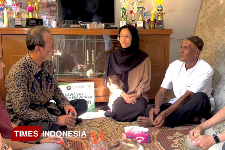 menerimaBeasiswa-BAZIS-UB-dan-bantuan-laptop.jpg