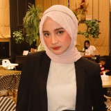 Hijab dan Elegansi, Kiprah Atla Sastro di Panggung Modeling Pontianak