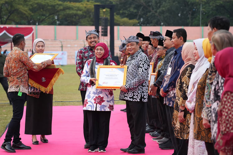 Gubernur-Jatim-Khofifah-2.jpg