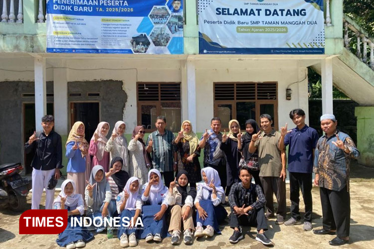 Latih Guru SMP di Bogor Kembangkan Modul Inovatif Pembelajaran Mendalam Berbasis Ekoliterasi, Dosen Prodi PPKn FISH UNJ Gelar PkM. (FOTO: dok. UNJ) 