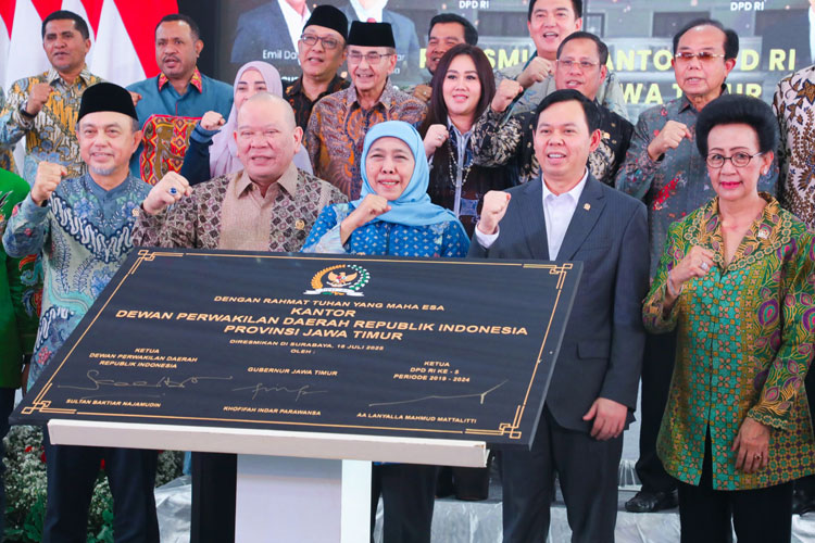 Bersama Ketua DPD RI, Gubernur Khofifah Resmikan Kantor DPD RI Jatim