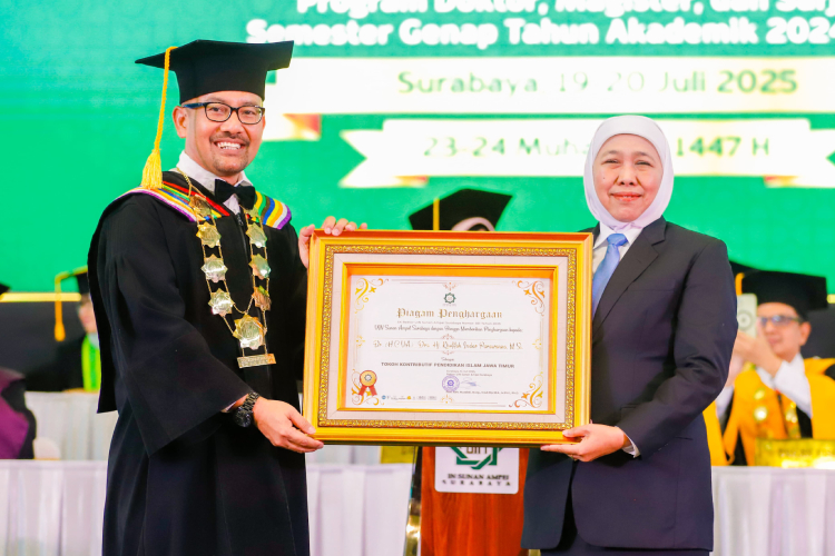 Gubernur-Khofifah-saat-orasi-ilmiah-dalam-Wisuda-Ke-112-c.jpg