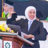Di Depan Ribuan Wisudawan UINSA, Gubernur Khofifah Orasi Ilmiah Membangun Islam Inklusif