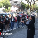 Uniknya Audisi Bernyanyi di Kota Malang, Digelar di Tepi Jalan dan Ditonton Pengendara