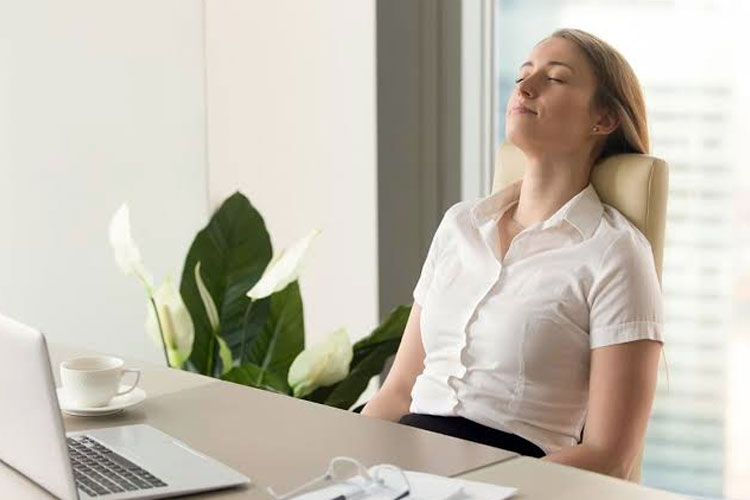 Mindful Breathing adalah teknik pernapasan sadar yang memiliki manfaat untuk mengurangi stres dan meningkatkan konsentrasi. (FOTO: gettyimages.com)