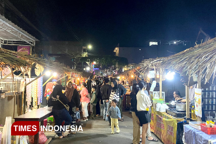 Alunan-musik-dan-derap-gerak-seni-budaya-mewarnai-acara-Grebeg-Suro-di-Kampung-Tlogomas-c.jpg