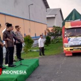 Bupati Jember Fawait Lepas Beras Bantuan Bulog ke Masyarakat