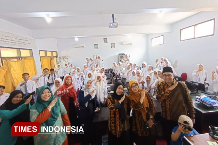 Dosen-FKIP-Unisma.jpg