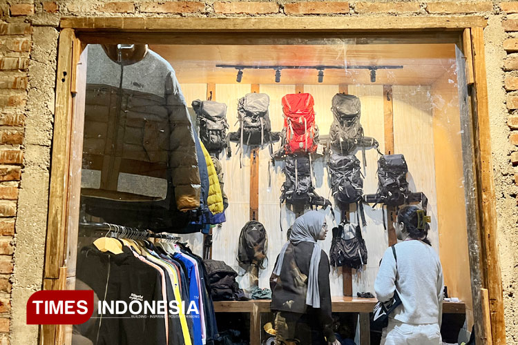 Mendaki Jadi Tren, Persewaan di Kota Malang Tawarkan Alat Aman dan Edukasi Gratis
