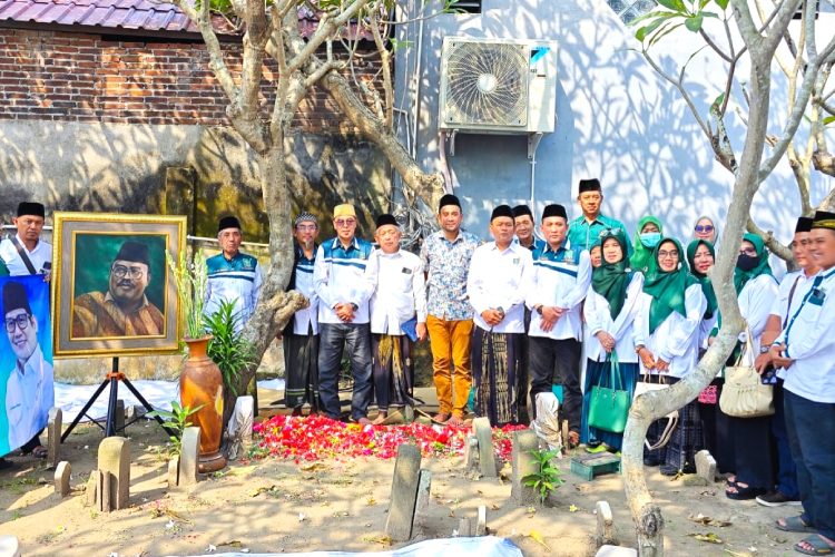 DPC PKB Sidoarjo saat ziarah ke salah satu pendiri Partai Kebangkitan Bangsa di Sidoarjo (FOTO: Dok. DPC PKB Sidoarjo for TIMES Indonesia)