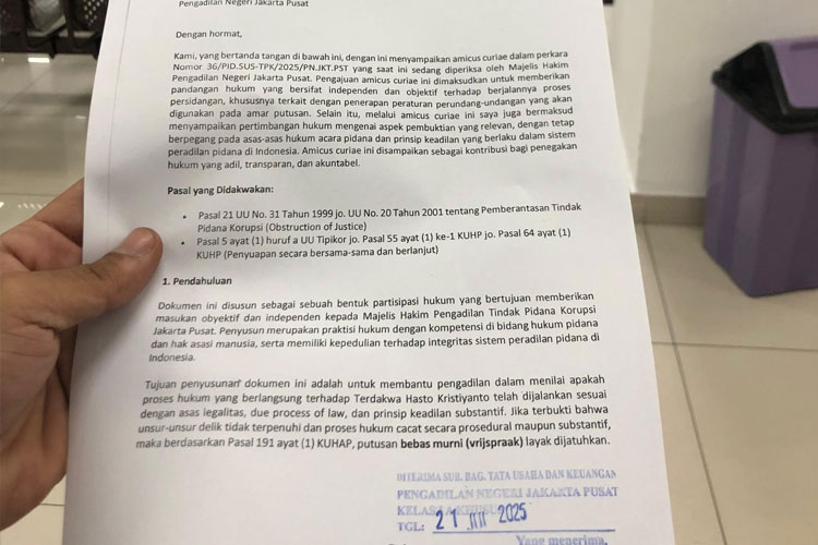 Tiga Ahli Hukum Serahkan Dokumen Amicus Curiae, Sebut Hasto Layak Dibebaskan