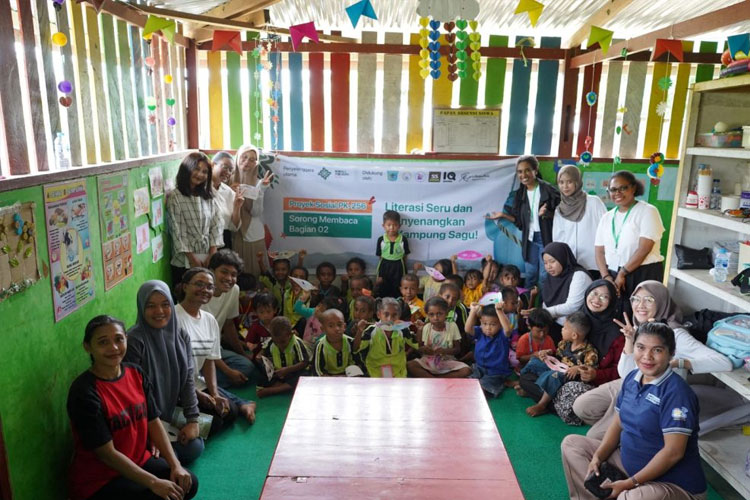 Aktivitas Sorong Membaca, mengenalkan literasi secara menyenangkan kepada anak-anak di Wilayah Kampung Sagu Distrik Aimas, Papua, Sabtu (19/7/2025).(Dok.LPDP PK-256 for TIMES Indonesia )
