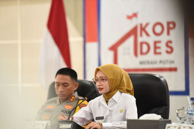 Wali Kota Kediri saat memberikan arahan kepada Lurah Camat dan LPMK di kota Kediri (Foto/Diskominfo Kota Kediri)