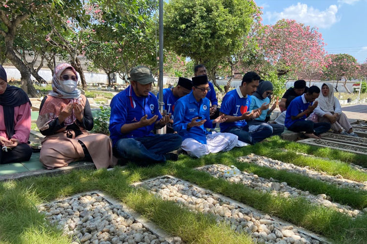 kegiatan-Munas-dengan-berziarah-2.jpg