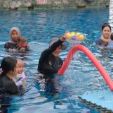 Hari Anak Nasional, Sheraton Surabaya Gelar Baby Swim dan Aksi Donasi Penuh Cinta